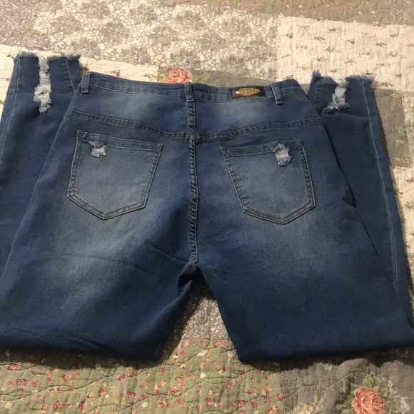 Super Comfy Plus Size Distressed Jeans - Picture 2 of 11